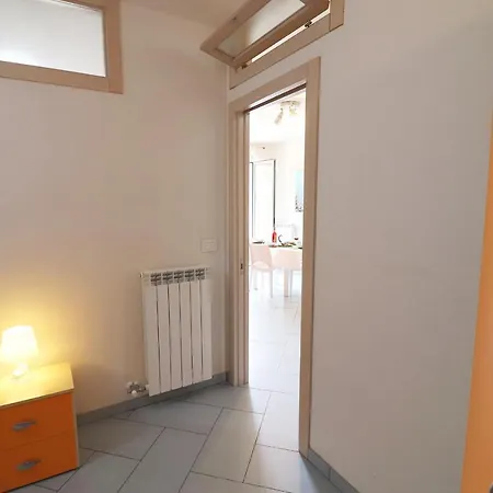 Claudia A 6 Posti
